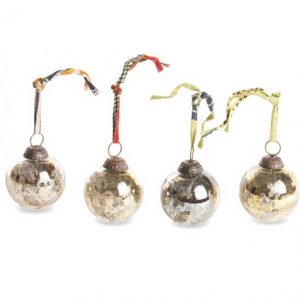 Nkuku_Antique_Gold_Baubles_4_cutout