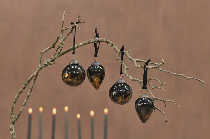 Nkuku_Danoa_baubles_amber_Black_set_of_4_hanging