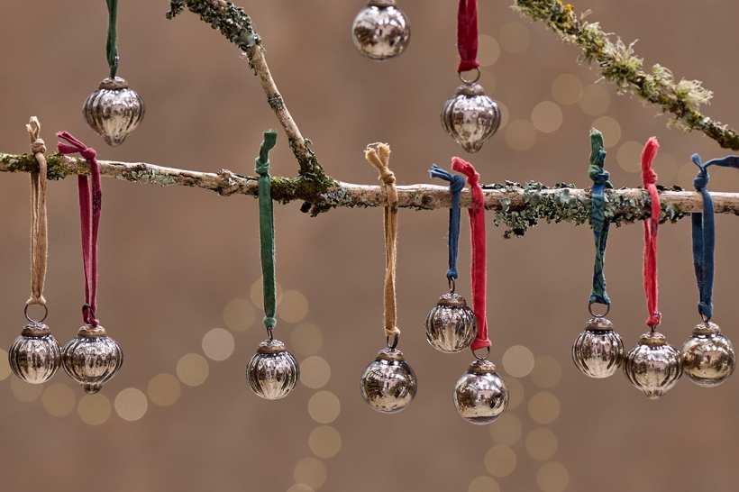 Nkuku_Dew_Drop_Baubles_Antique_Gold_12_lifestyle