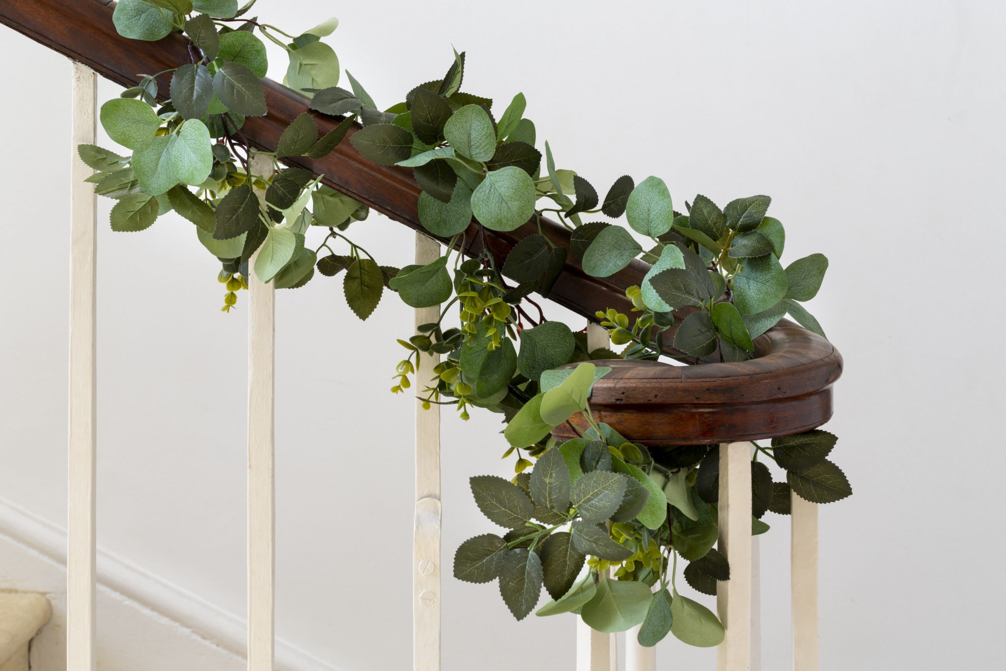 Eucalyptus and Rose Leaf Garland - Image 2