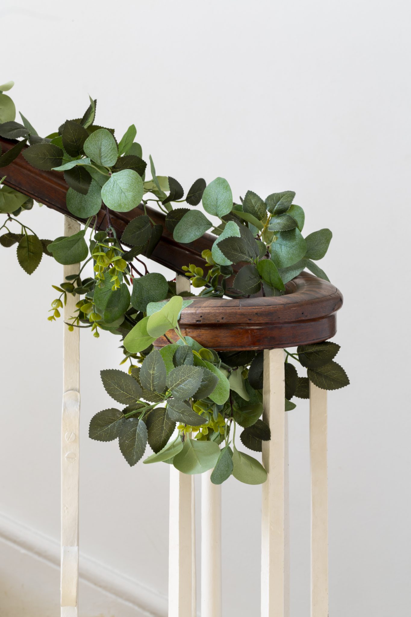Eucalyptus and Rose Leaf Garland - Image 3