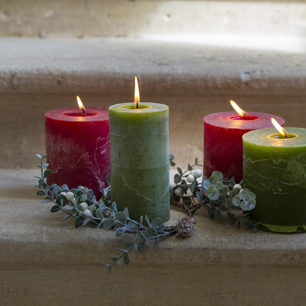 White Berry and Cone Candle Ring - Image 3