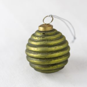 Grand_Illusions_Ribbed_Bauble_Fir_Green