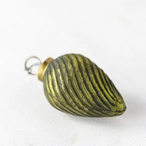 Grand_Illusions_Swirl_Teardrop_Bauble_Fir_Green