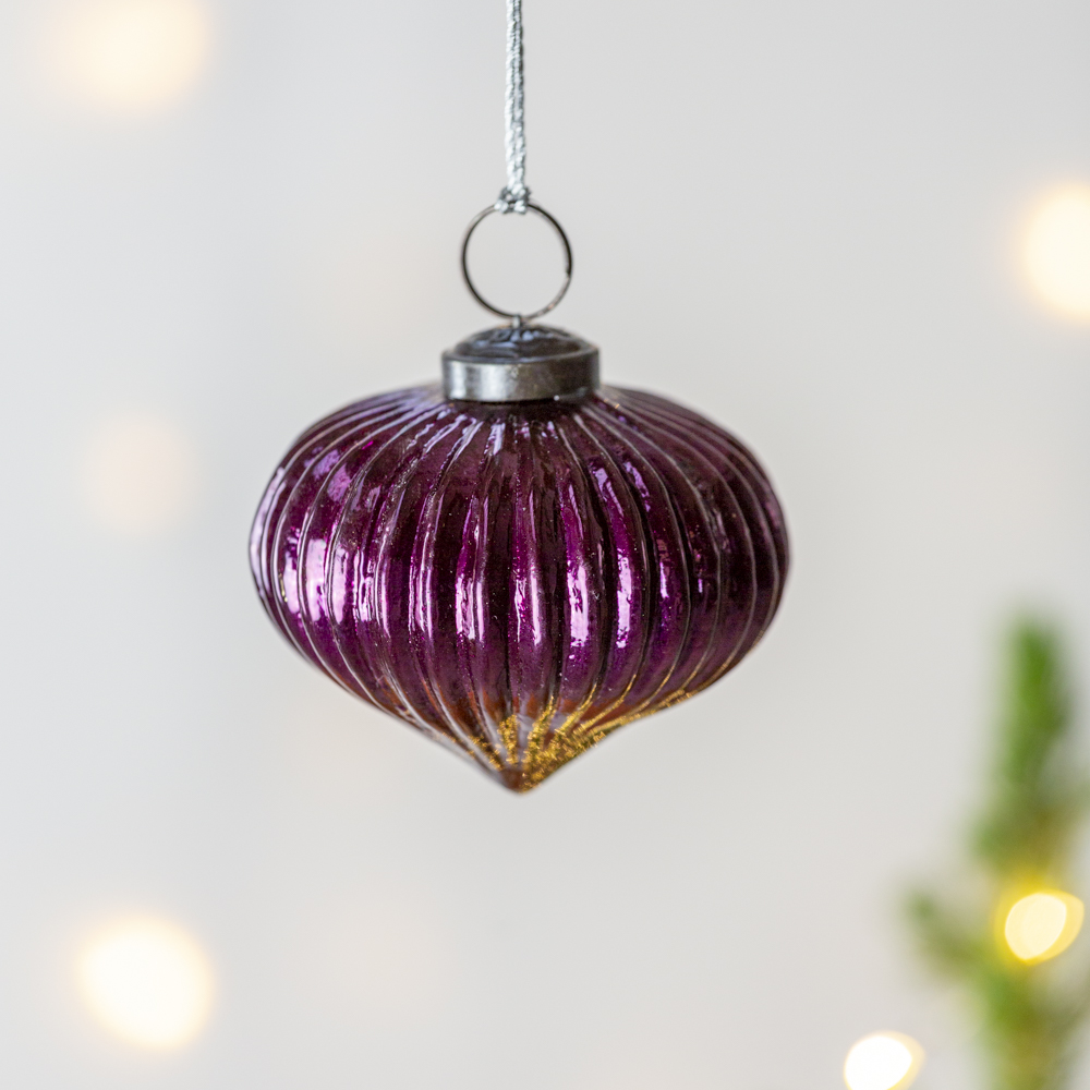 Grand_Illusions_Ribbed_Onion_Decoration_Fuchsia_Close