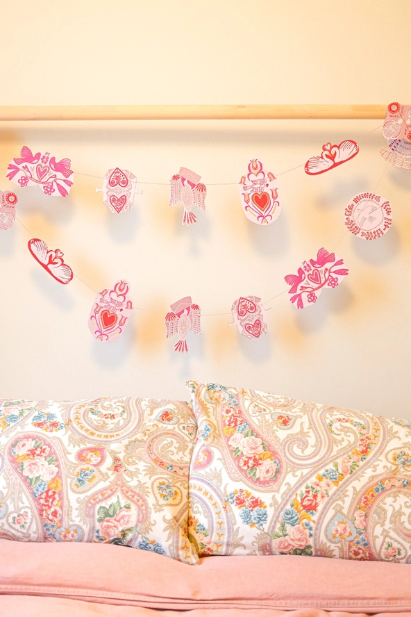 Love Birds Paper Garland - Image 3